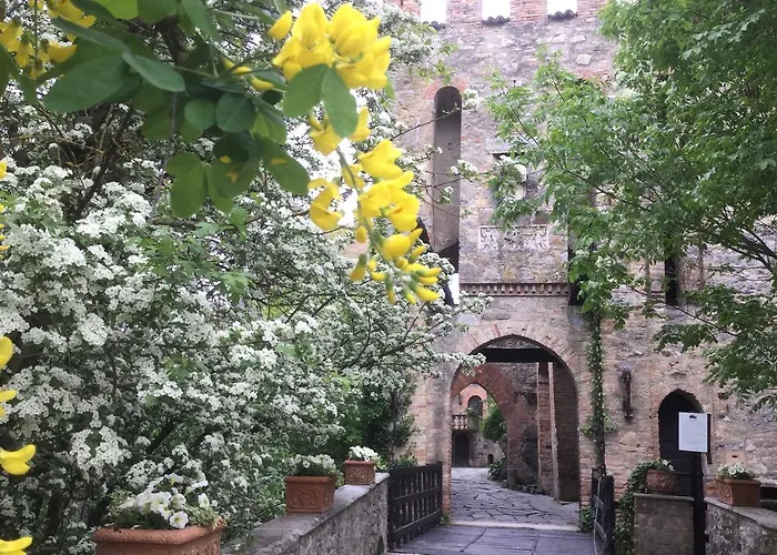 호텔 Torre Del Barbagianni - Castello Di 3*