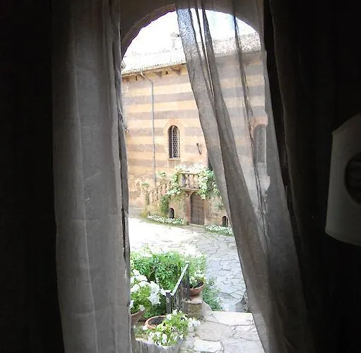 فندق Torre Del Barbagianni - Castello Di 3*